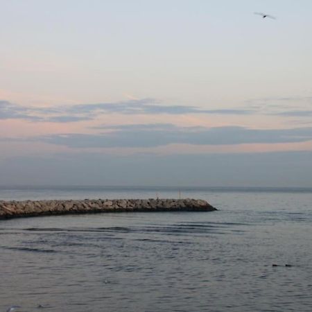 Appart Dans Maison 2 Km De La Plage Villeneuve-Loubet Bagian luar foto