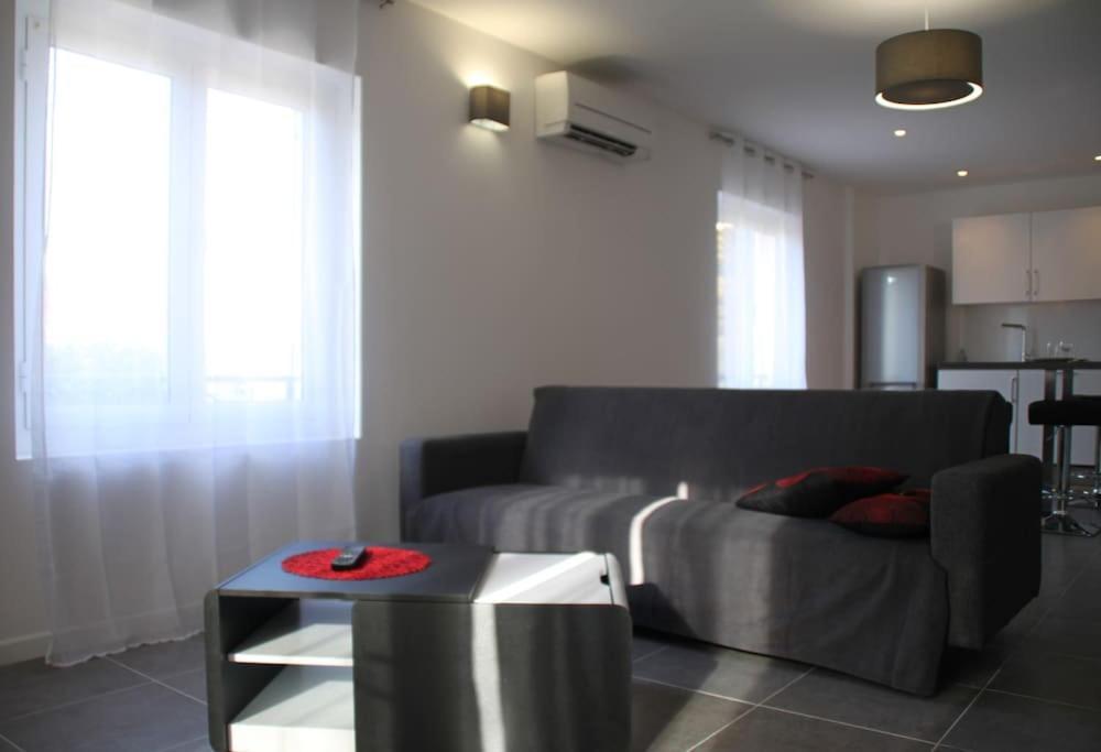 Appart Dans Maison 2 Km De La Plage Villeneuve-Loubet Bagian luar foto