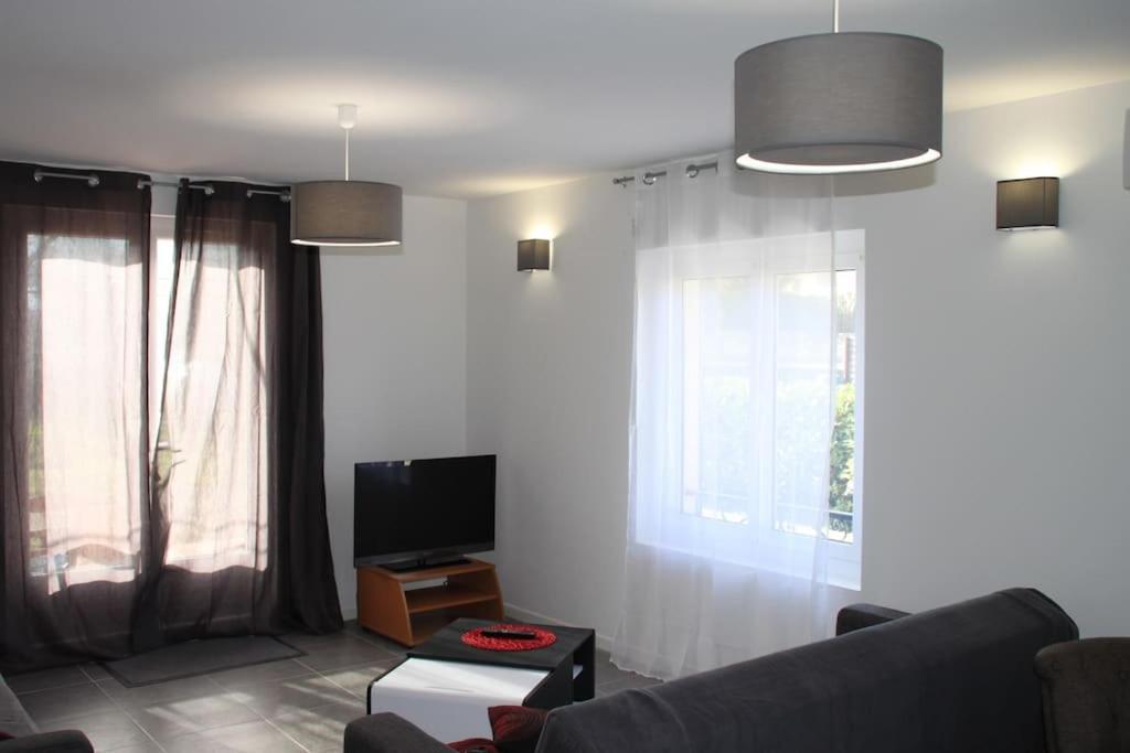 Appart Dans Maison 2 Km De La Plage Villeneuve-Loubet Bagian luar foto